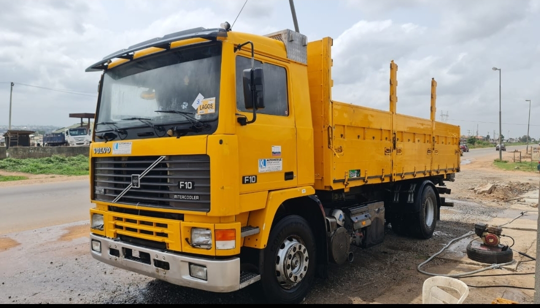 Crane Flat Body Truck 4